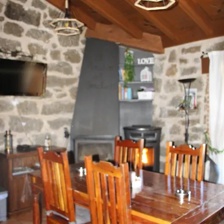 بيت للعطل El Balconcillo Del Alberche نافالوينغا