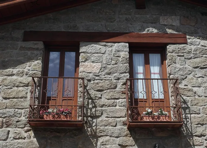 بيت للعطل El Balconcillo Del Alberche نافالوينغا