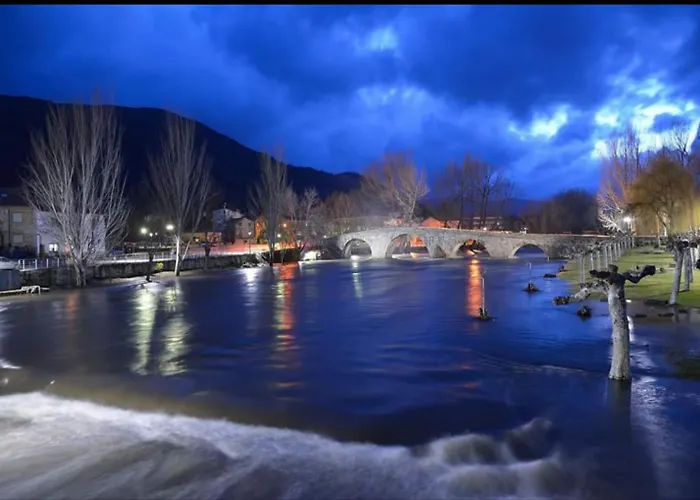 بيت للعطل El Balconcillo Del Alberche نافالوينغا